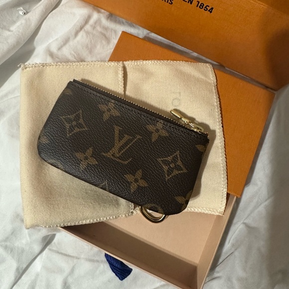 Louis Vuitton Monogram Key Pouch NWT M62650 - Picture 3 of 9